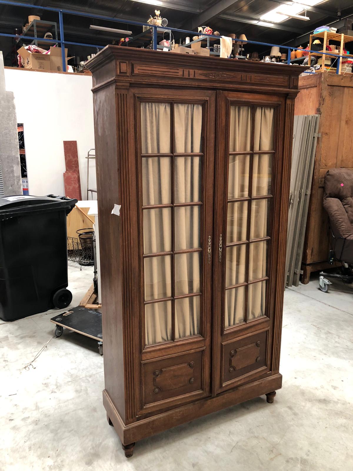 Armoire vitrée