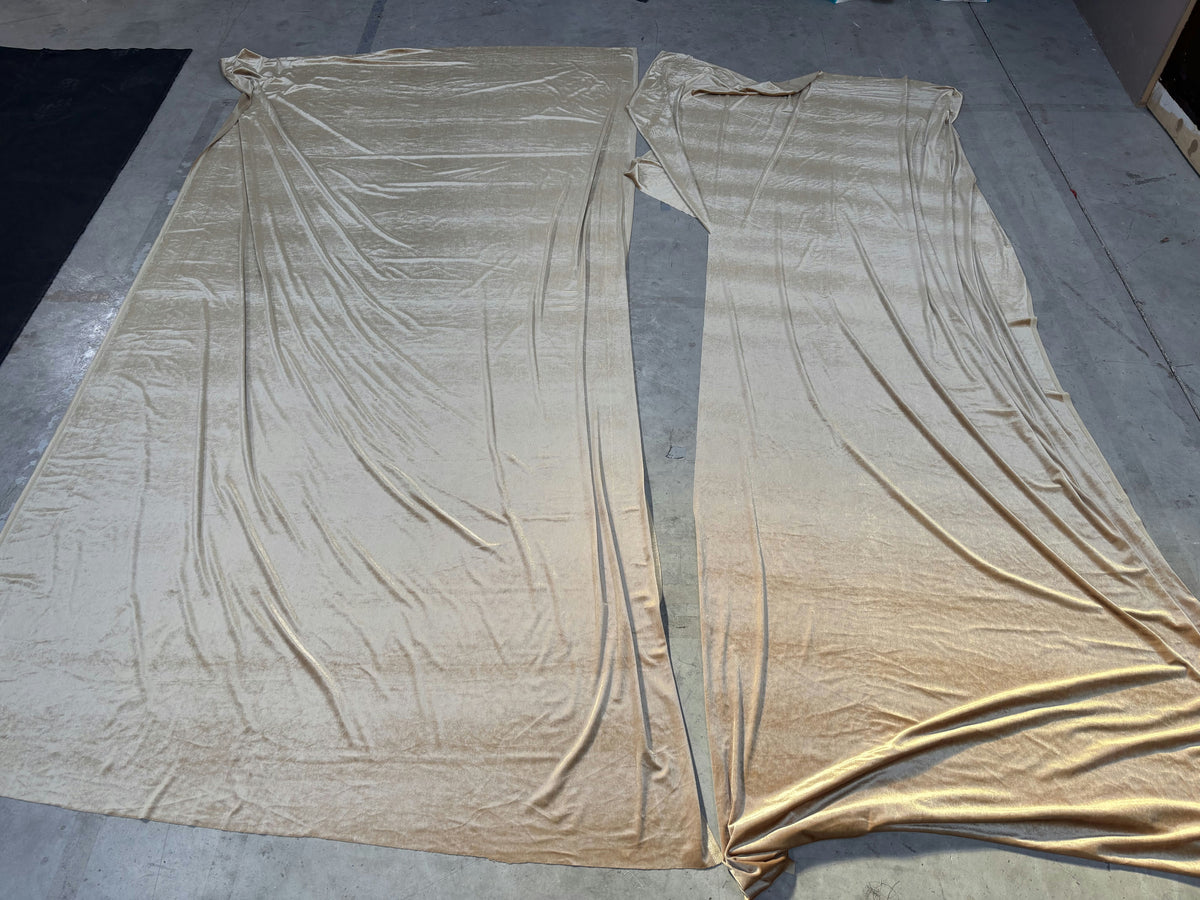 Tissu doré panne de velours
