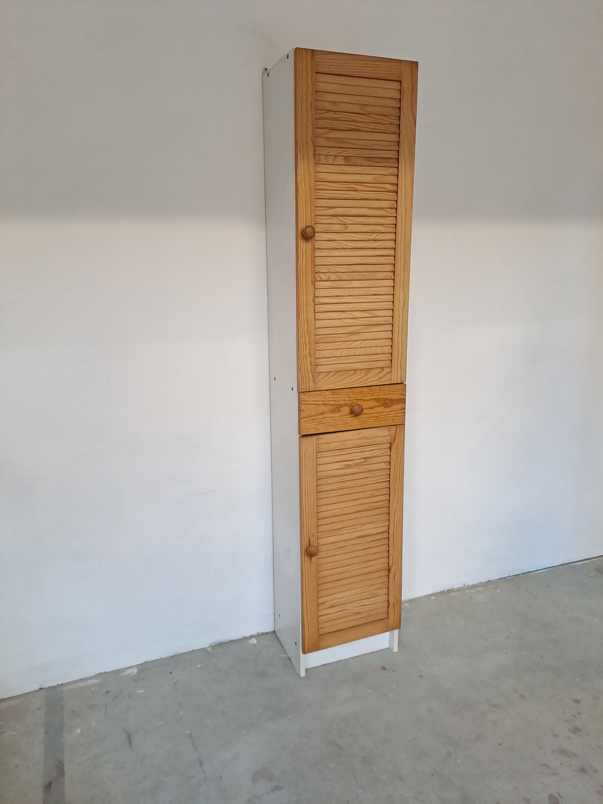 Ensemble de meubles de salle de bain en pin à persiennes