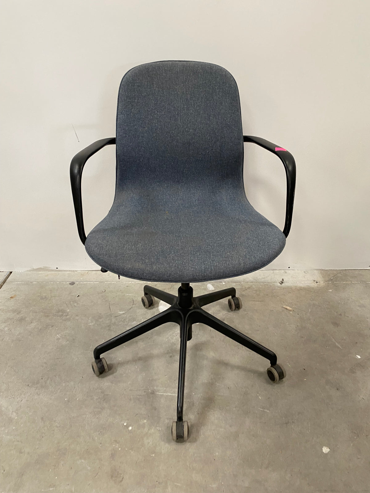 Chaise de bureau à roulettes en tissu gris