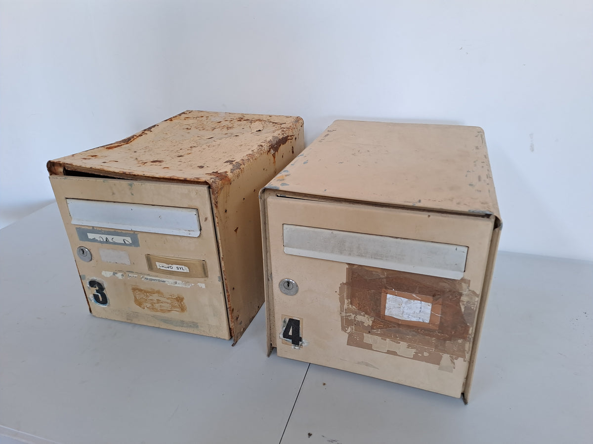 Boîte aux lettres individuelle beige en métal