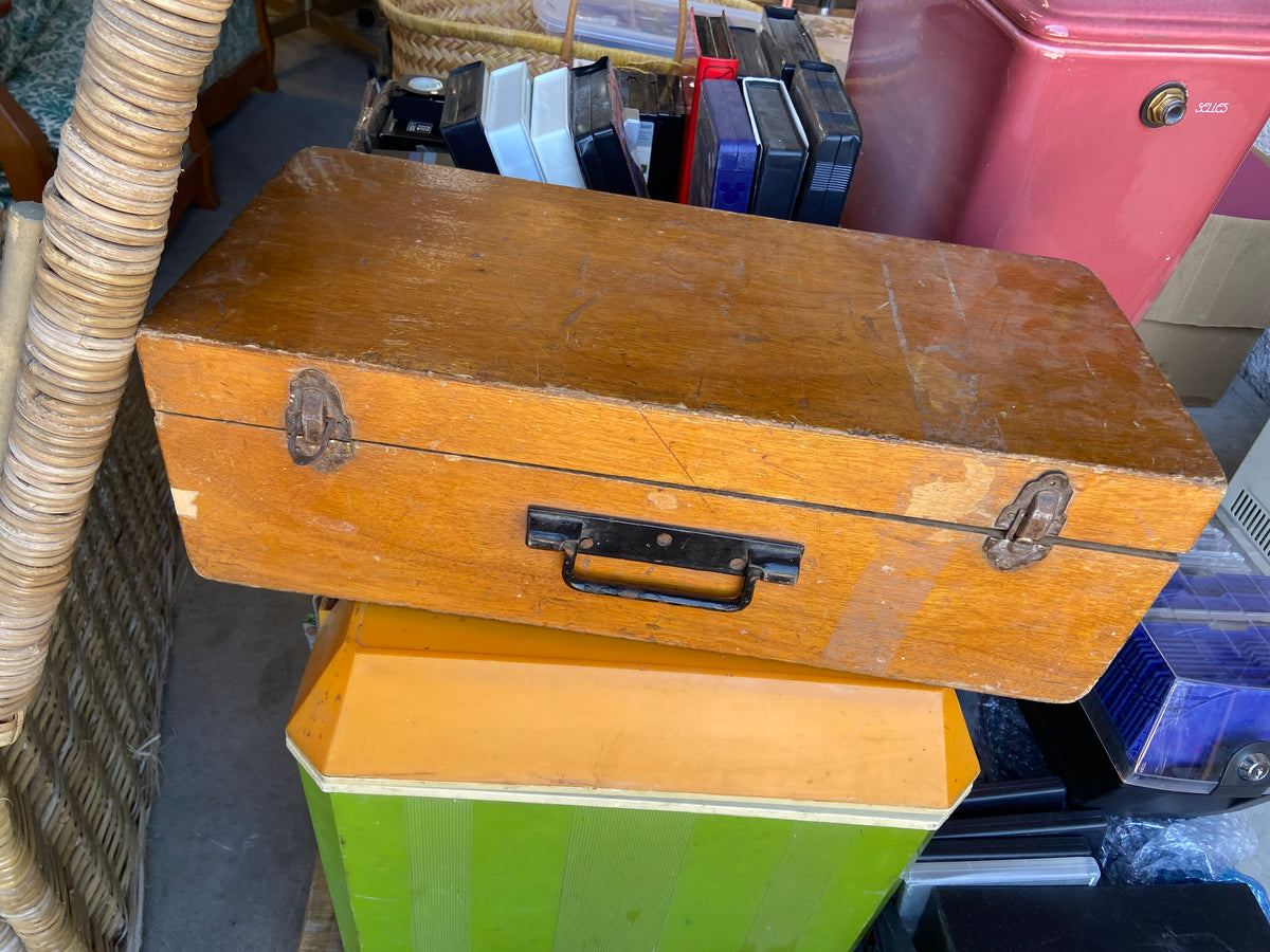 Caisse en bois drouille couture