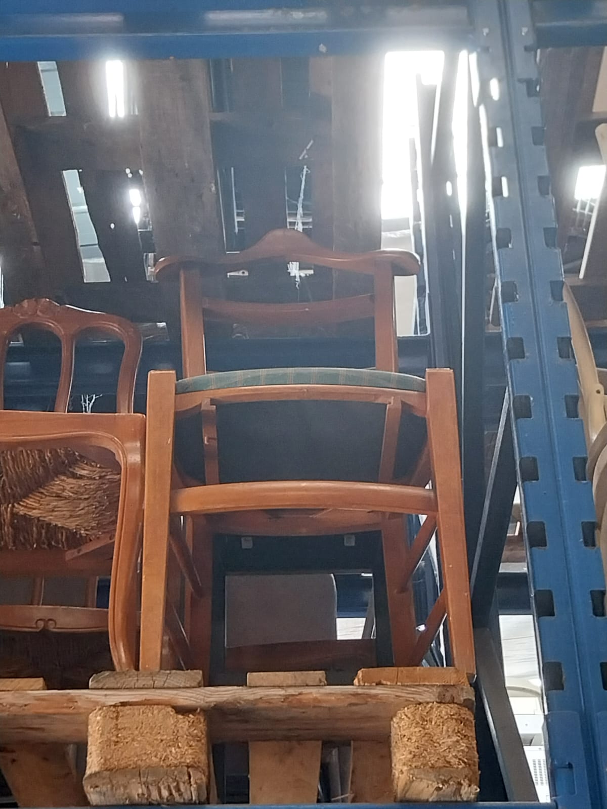 Chaise en bois et assise en tissu