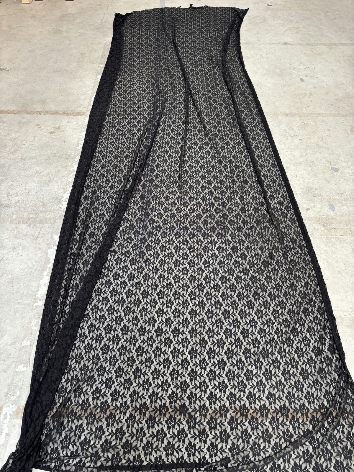 Tissu noir dentelle noire