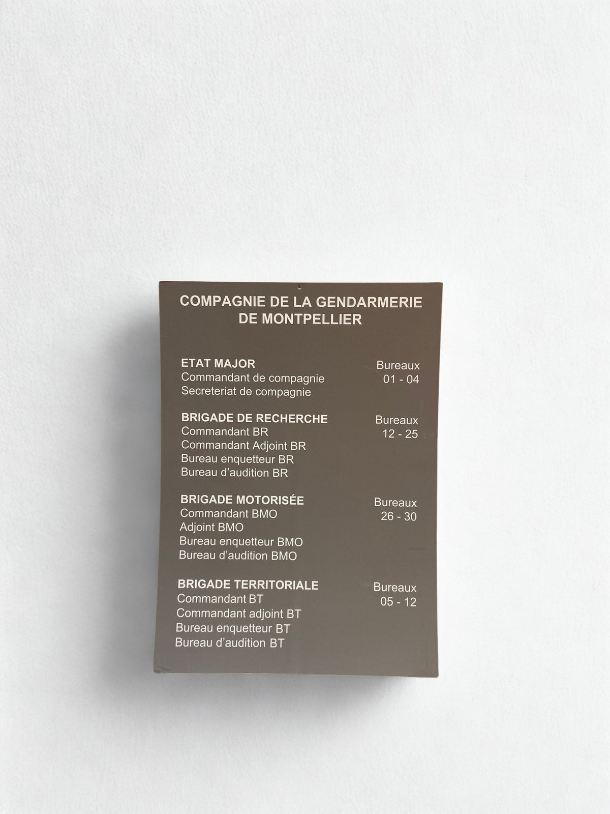 Enseigne et lumineuse
