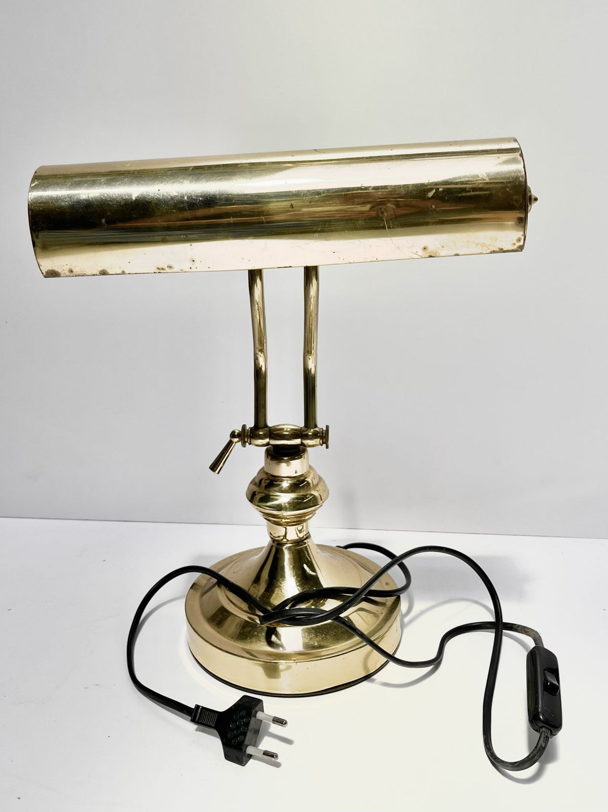 Lampe de bureau dorée