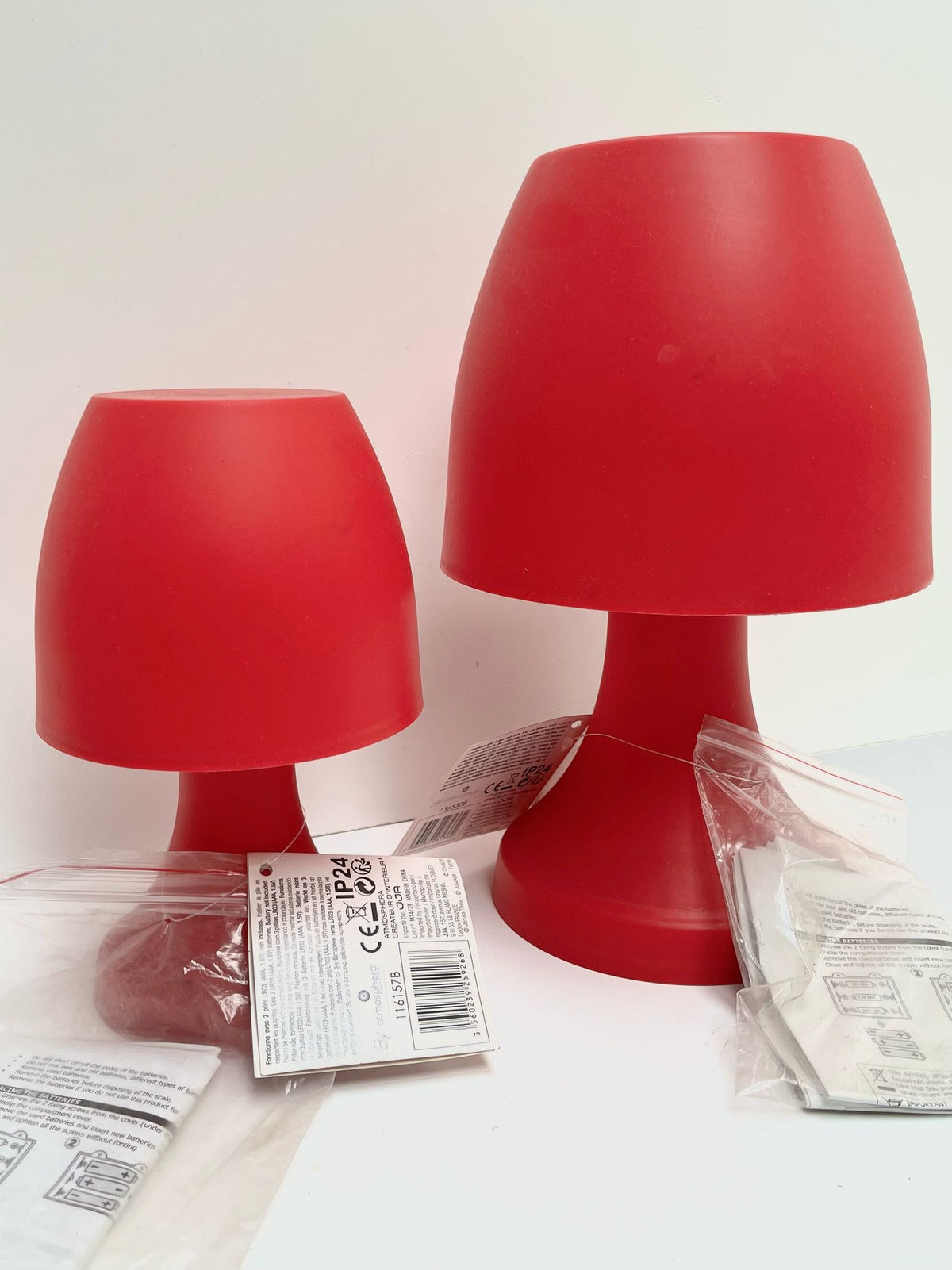 Lampe de chevet en plastique rouge