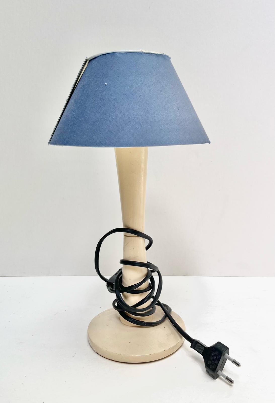 Lampe beige et bleue