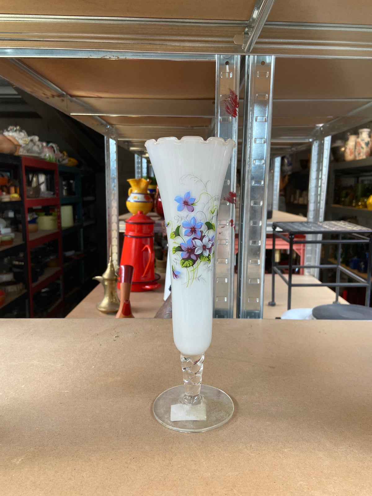 Vase verre blanc motif fleur