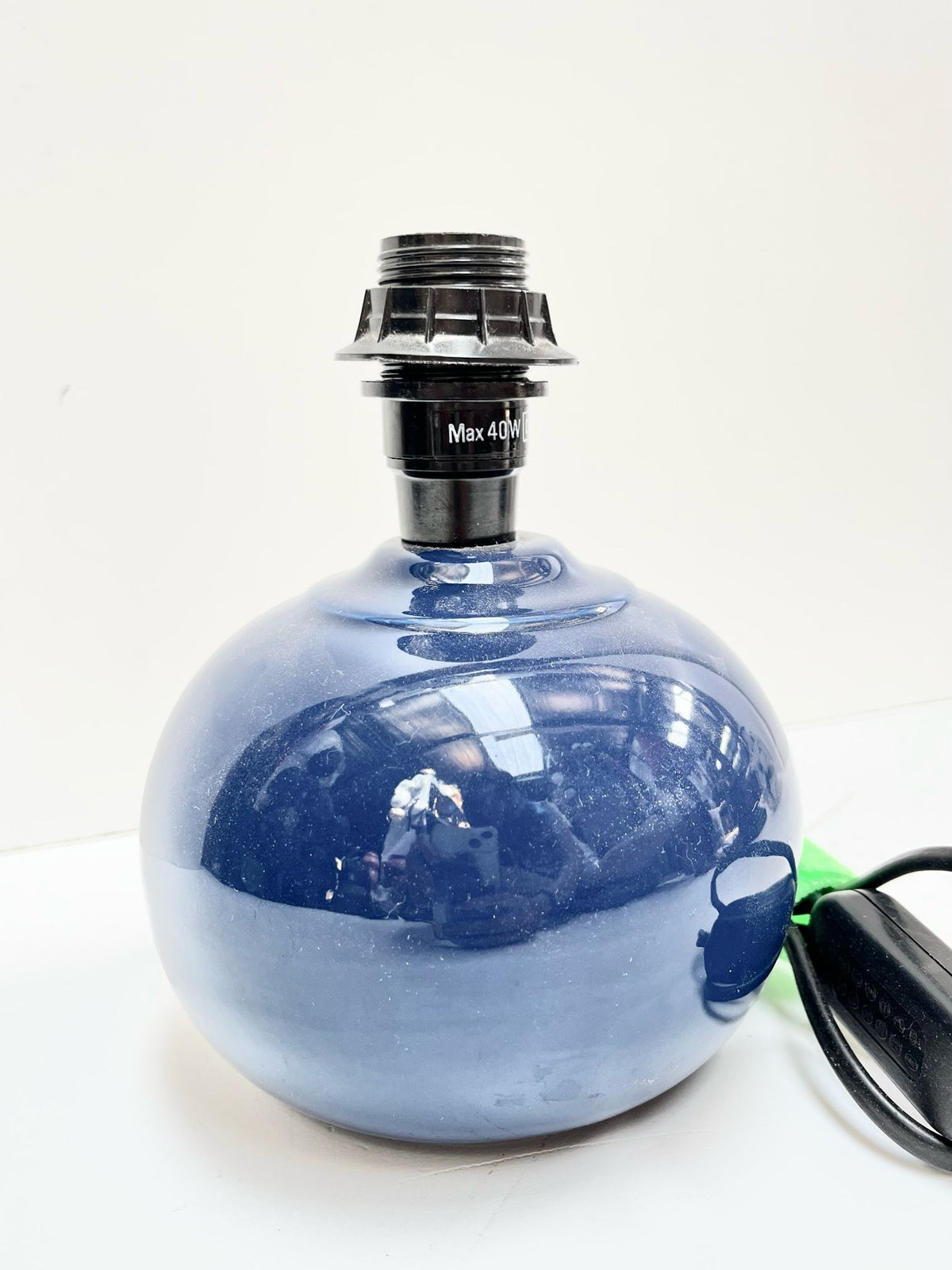 Pied de lampe rond en céramique bleu foncé