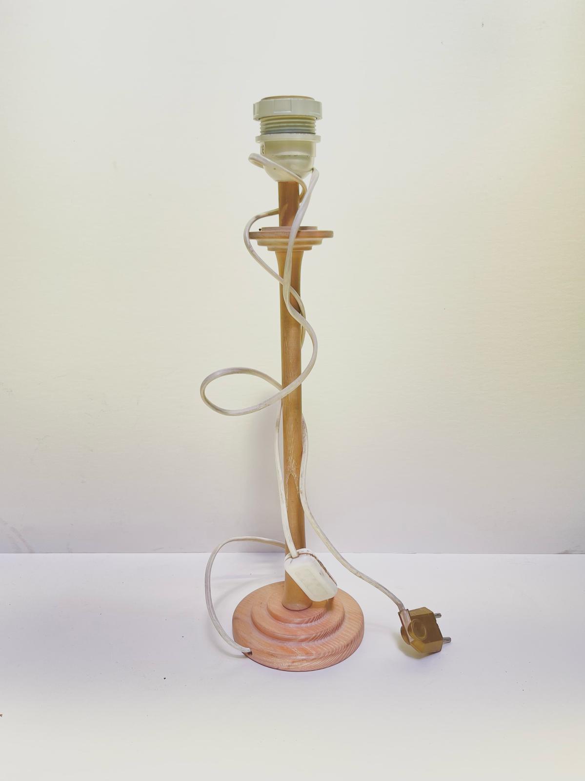 Pied de lampe en bois