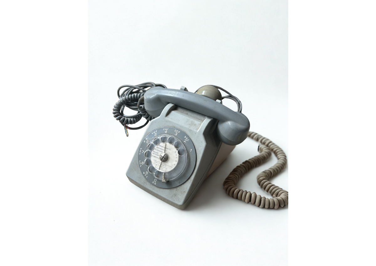 Téléphone à cadran avec écouteur