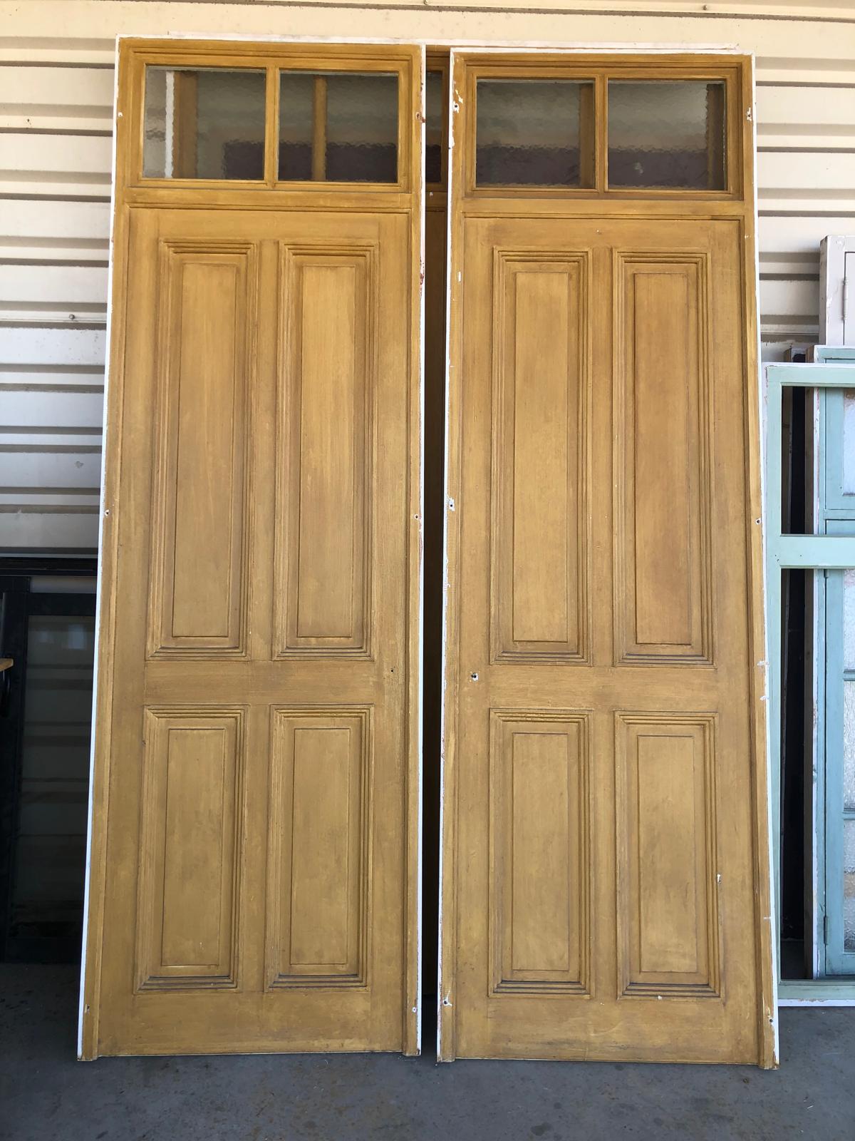 Grande porte en bois