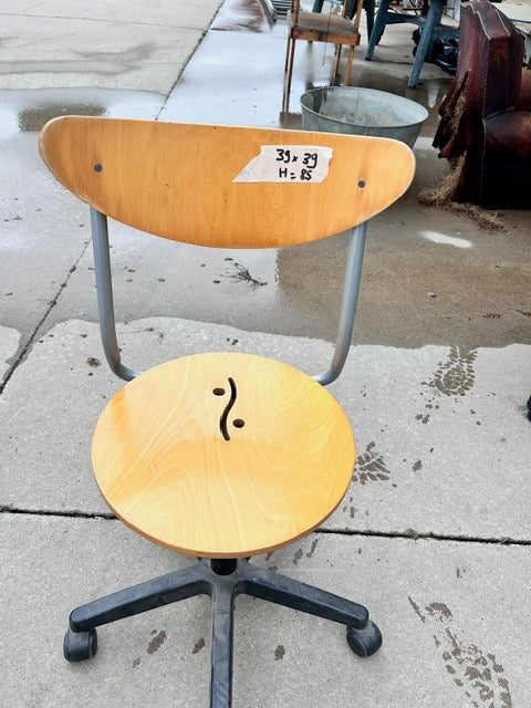 Chaise roulante en bois