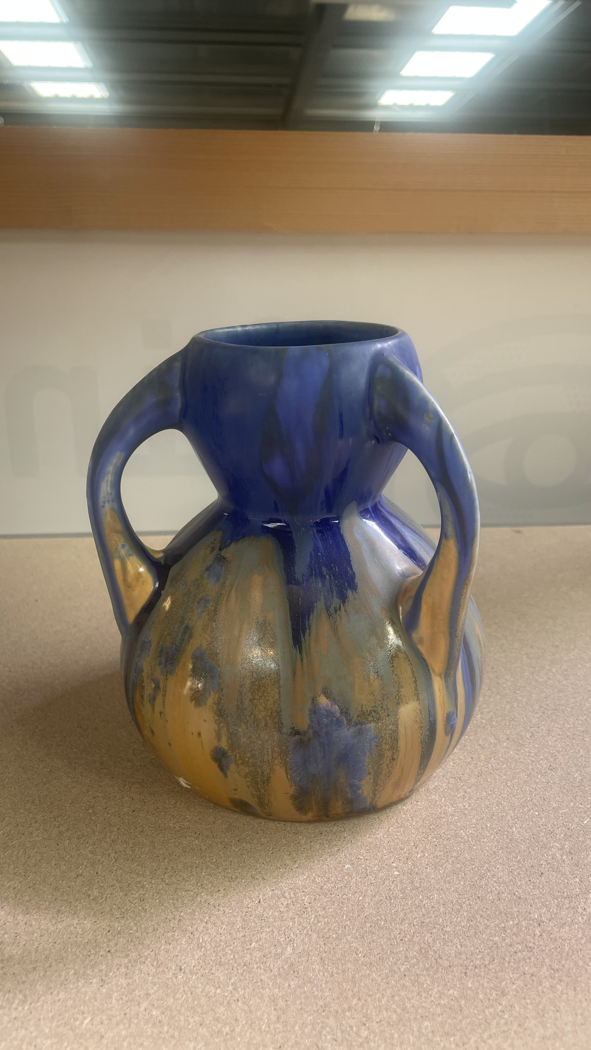 Vase bleu et jaune à anses - céramique