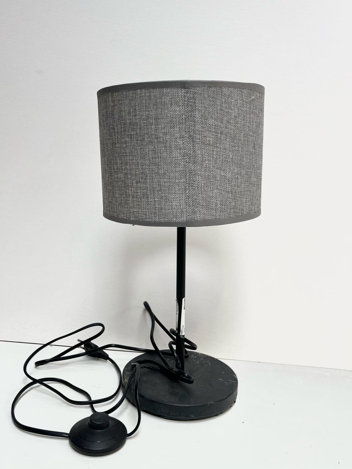 Lampe grise et noire