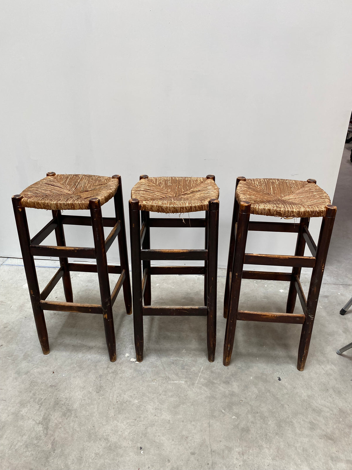 Ensemble de tabourets en paille
