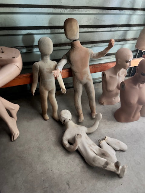 Faux mannequins