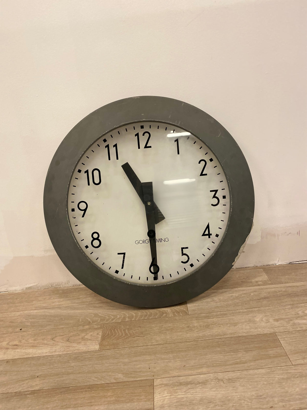 Horloge de gare - grise