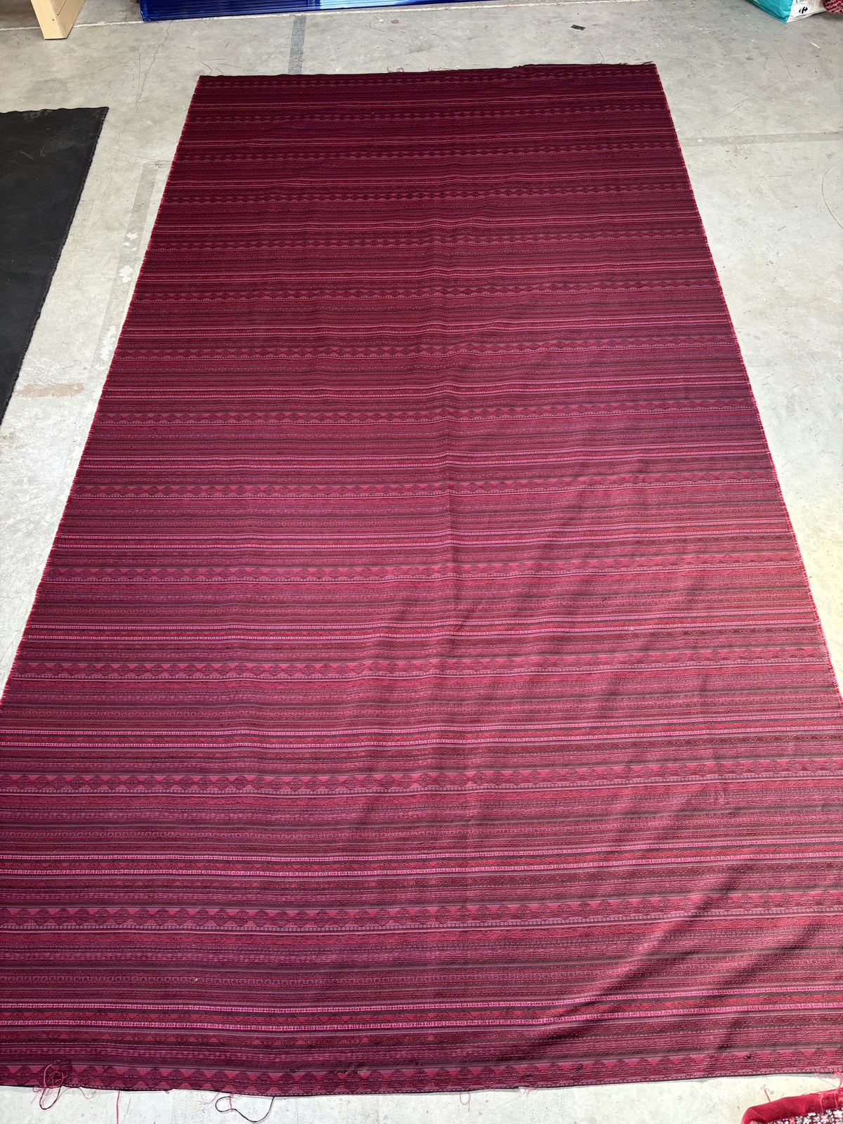 Tissu rose à motifs