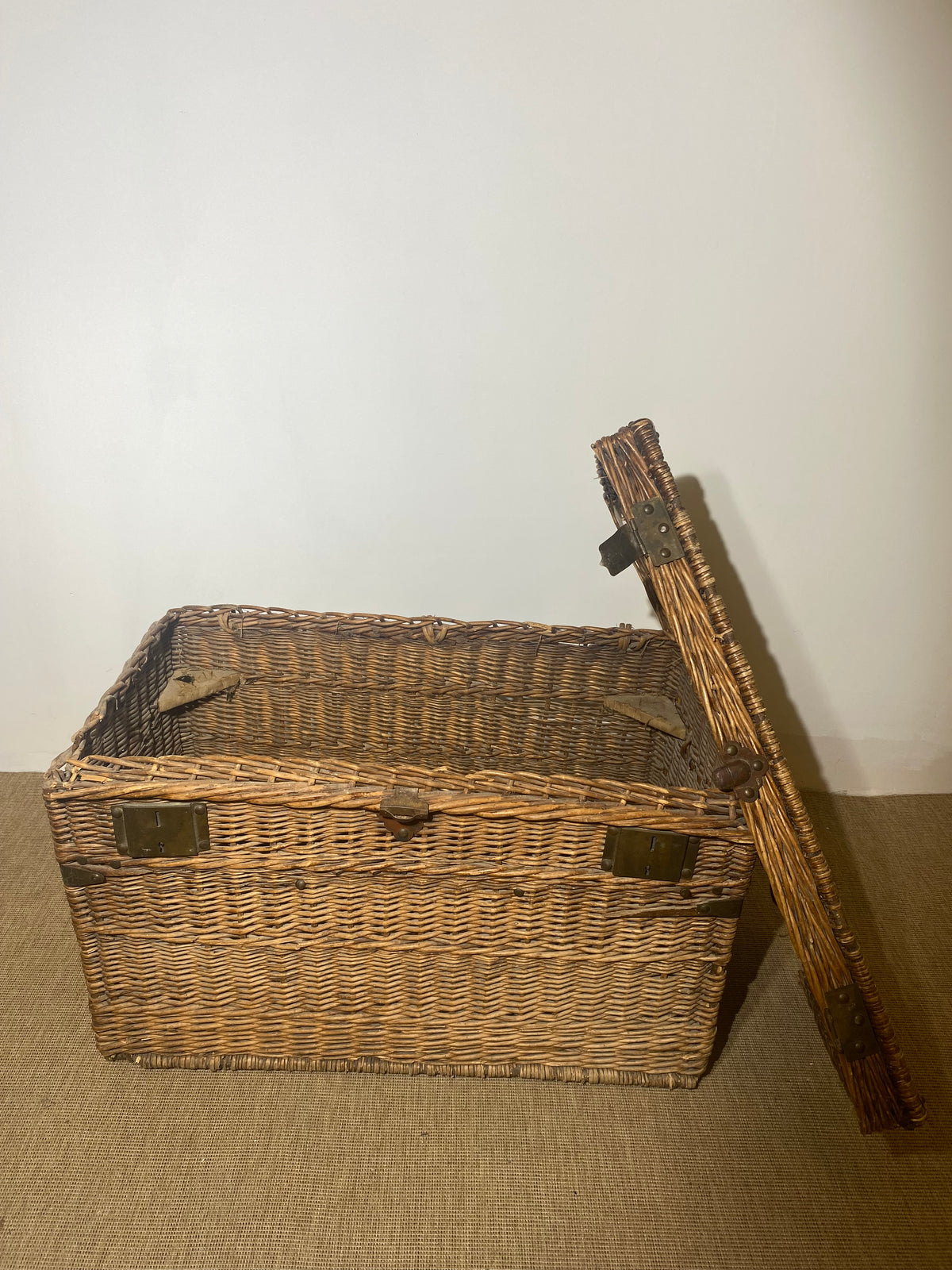 Coffre en osier - Ancien
