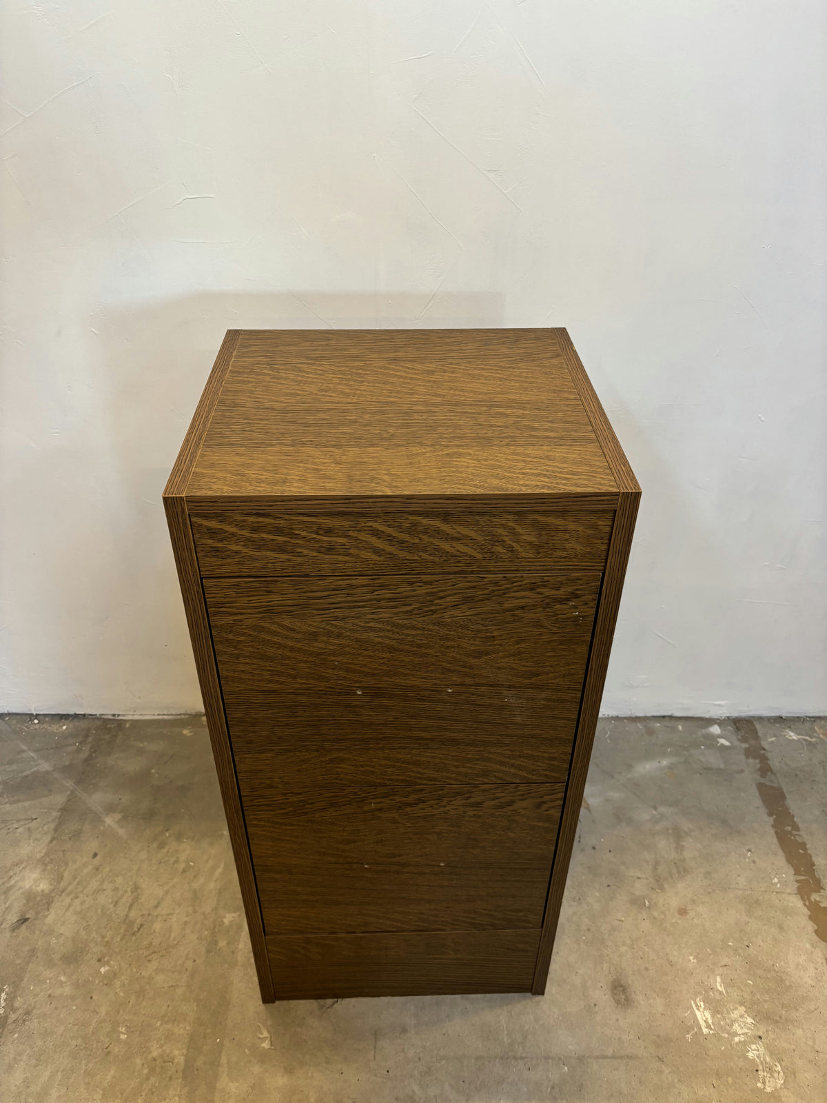 Petit meuble en bois à tiroirs