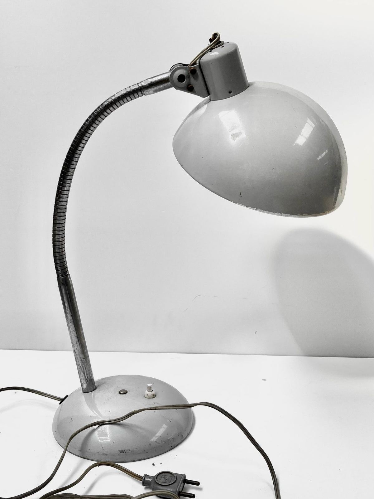 Lampe de bureau grise