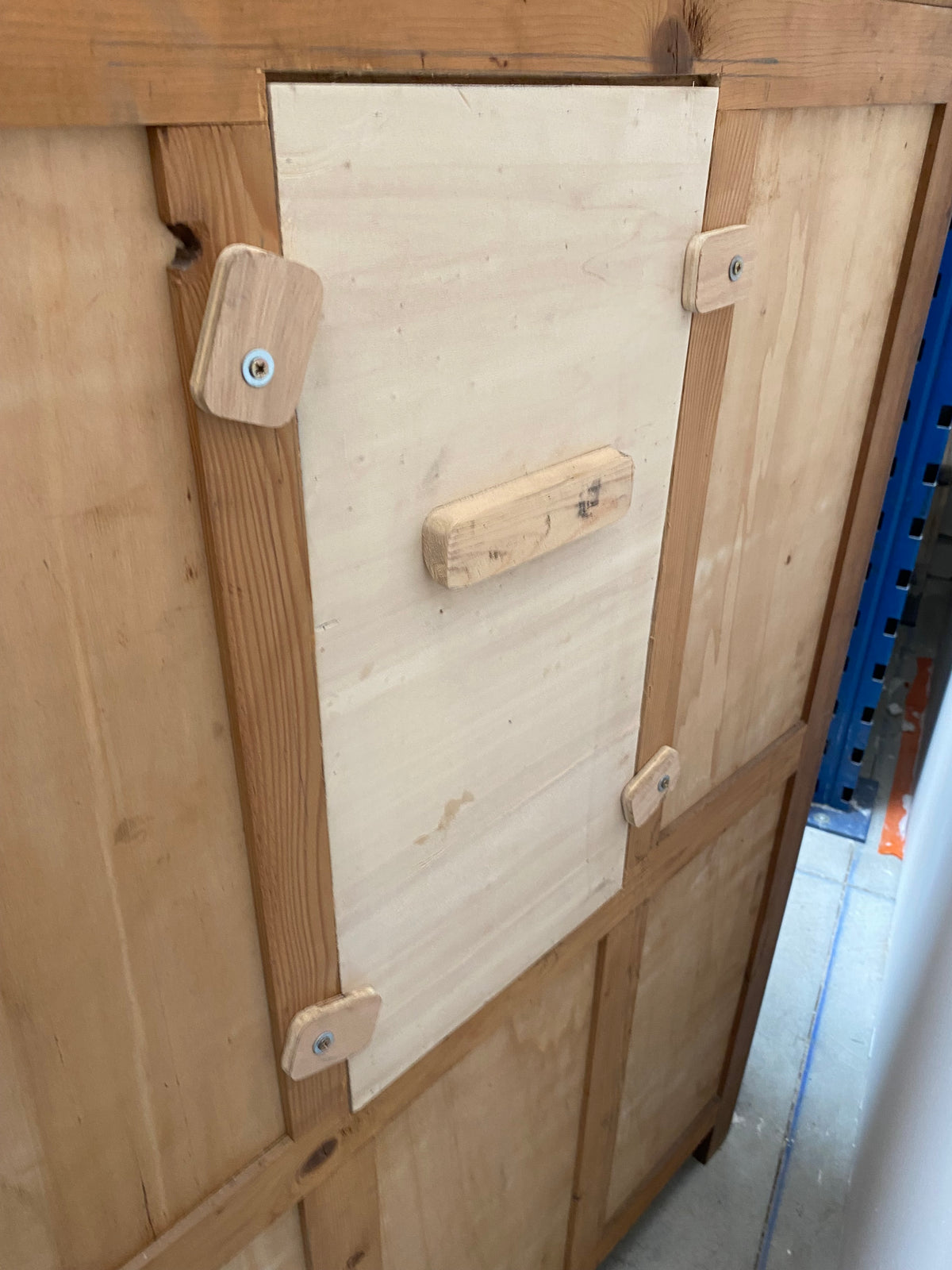 Armoire en bois