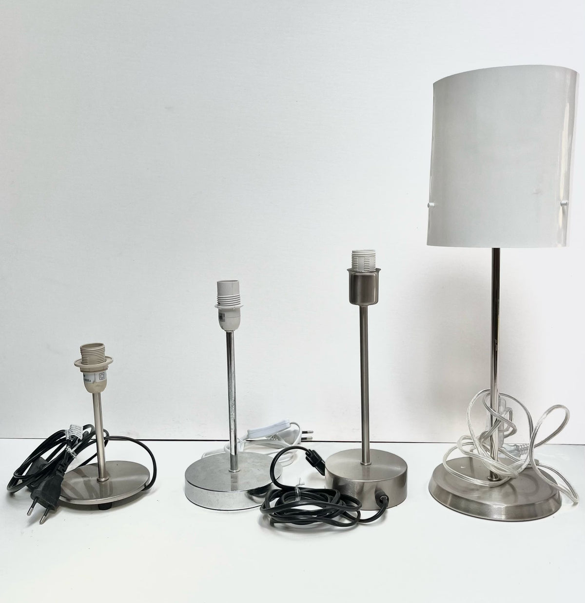 Pied de lampe moderne argenté