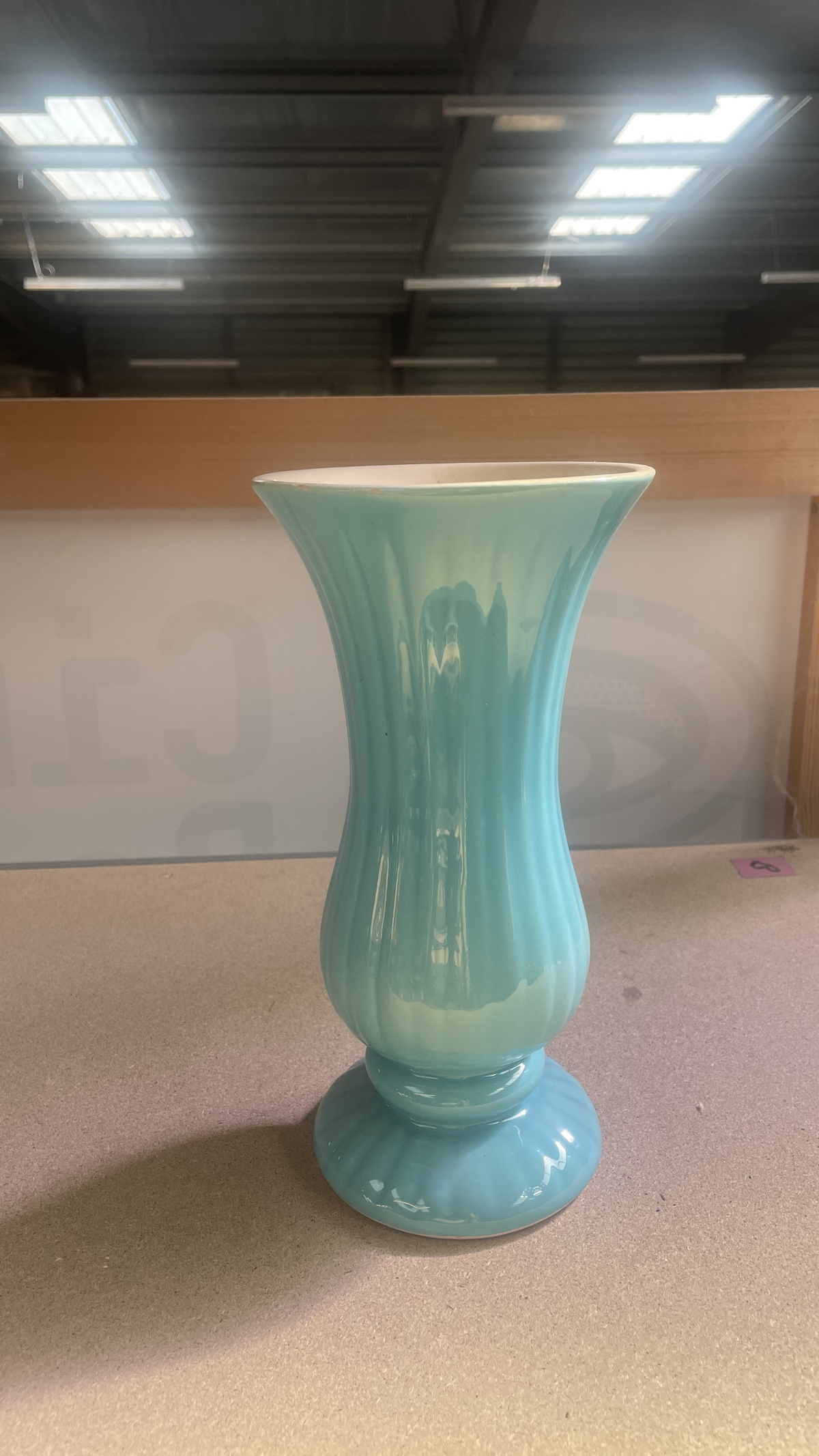 Vase sur pied bleu - céramique