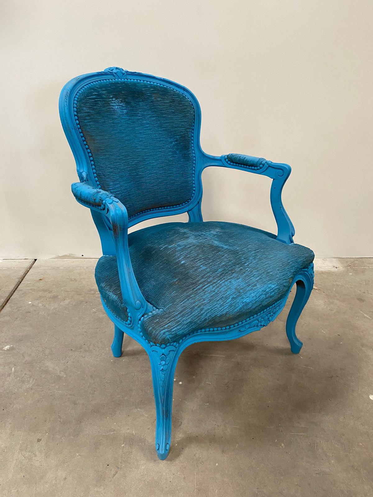 Chaise ancienne de salon bleue