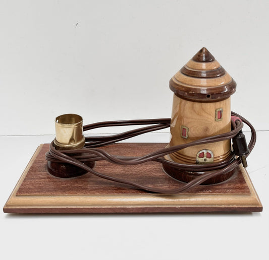 Lampe phare en bois