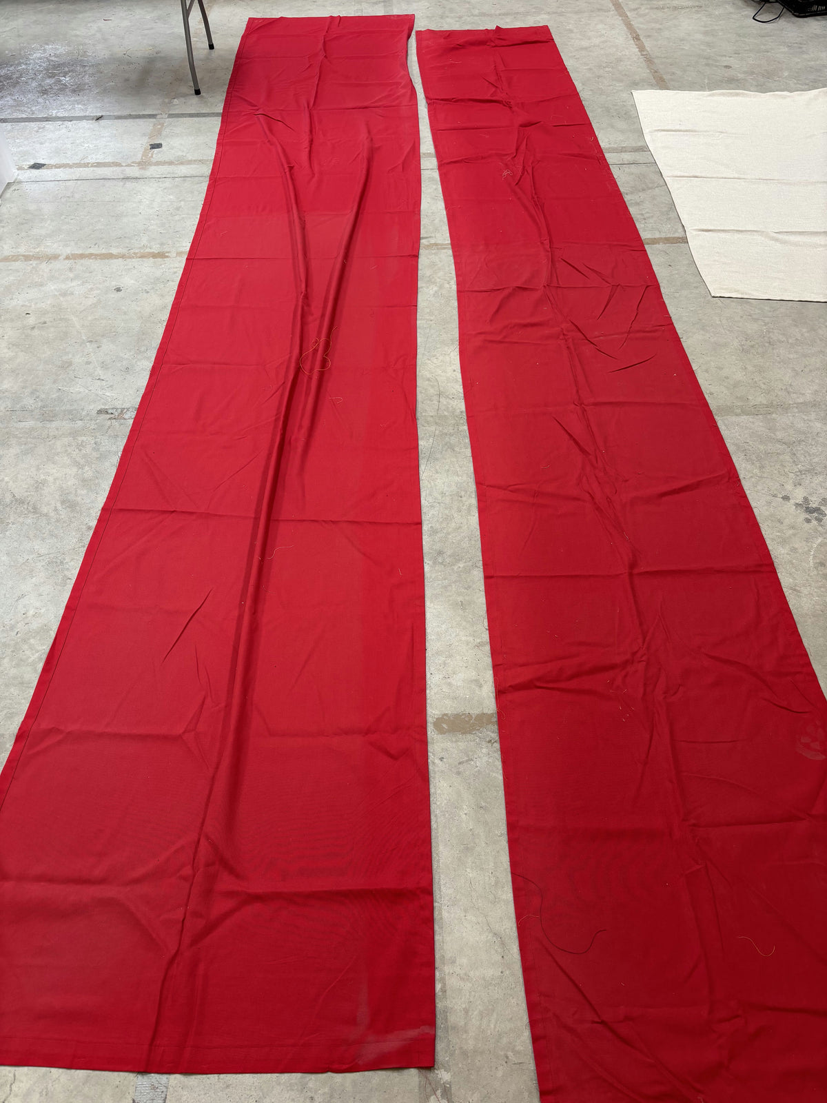 Longs tissus rouge