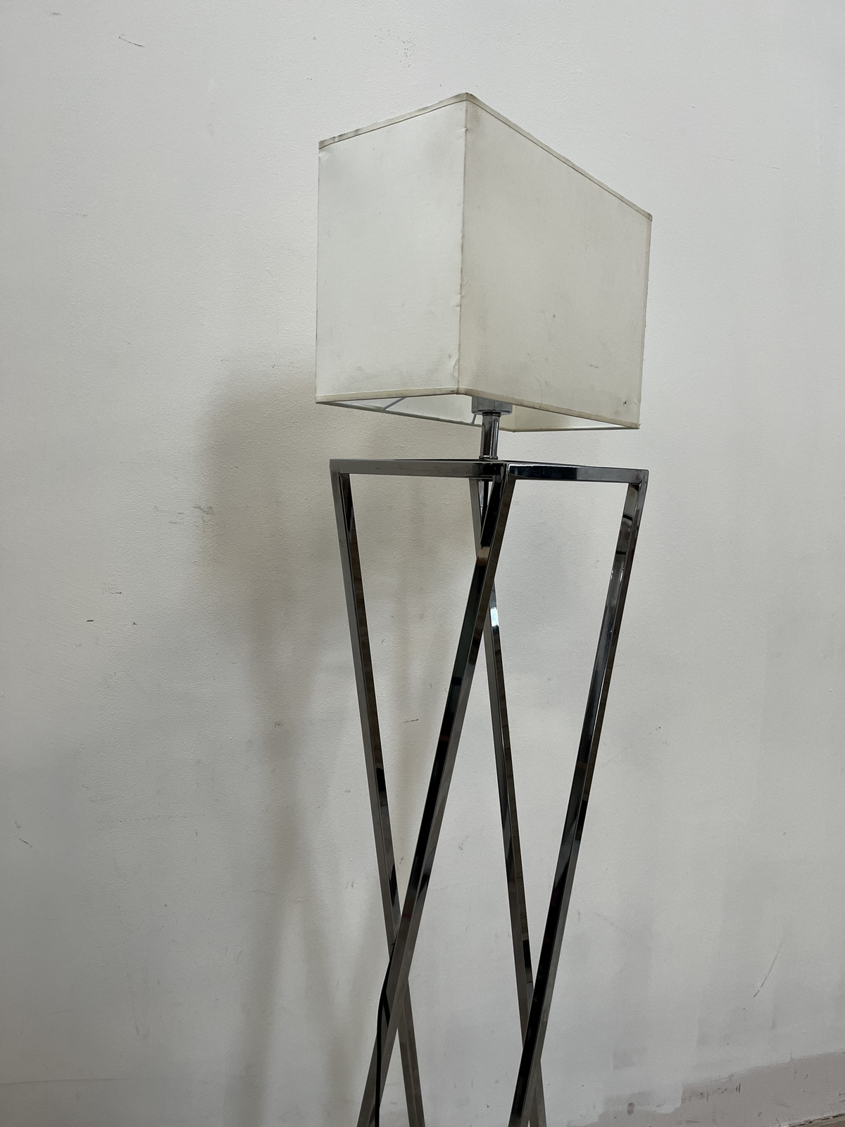 Lampadaire corps métallique