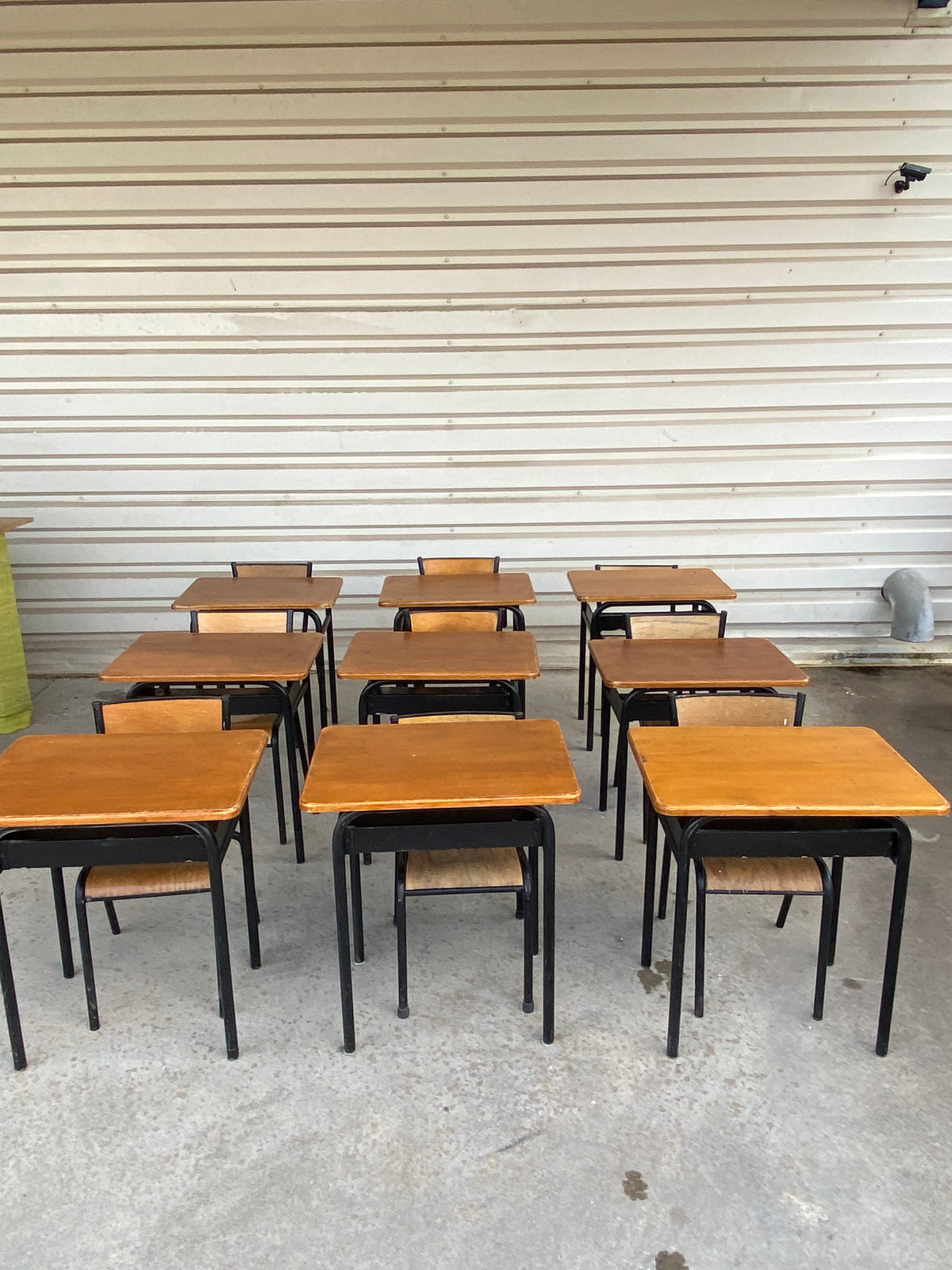 Ensemble table écoliers et chaises