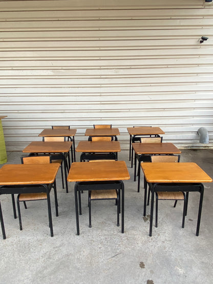 Ensemble table écoliers et chaises