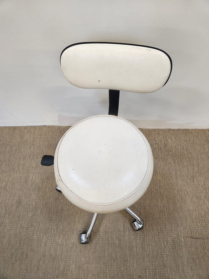 Chaise roulante blanche