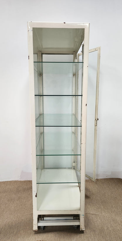 Vitrine sur roulette ( manque une vitre )