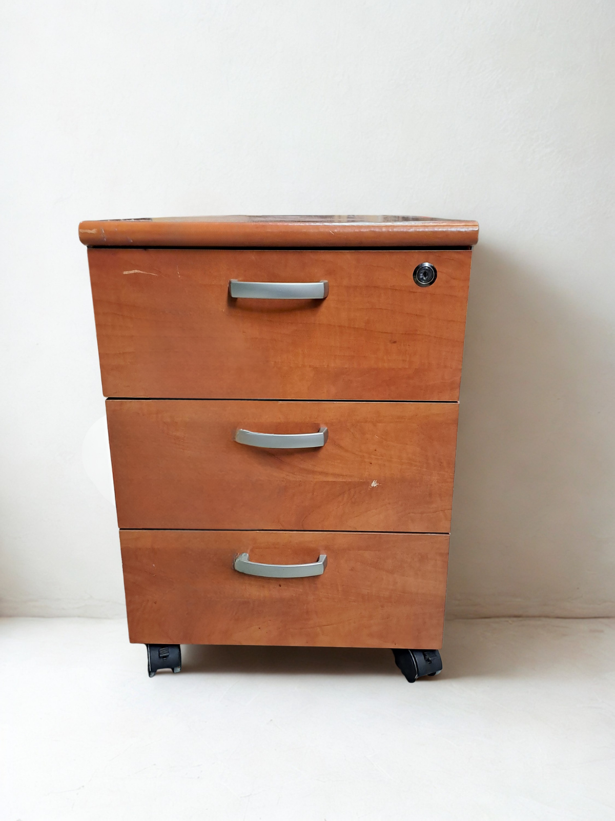 Caisson - bureau en bois - poignée