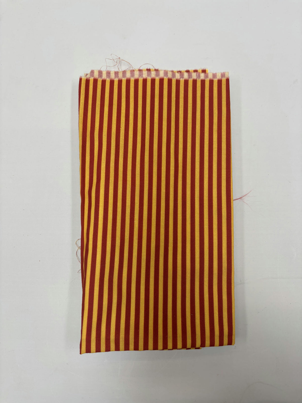 Petits tissus colorés et à motifs