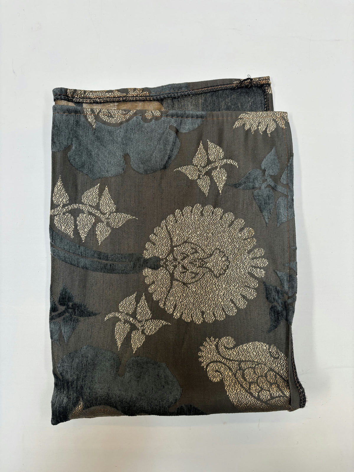 Petits tissus colorés et à motifs