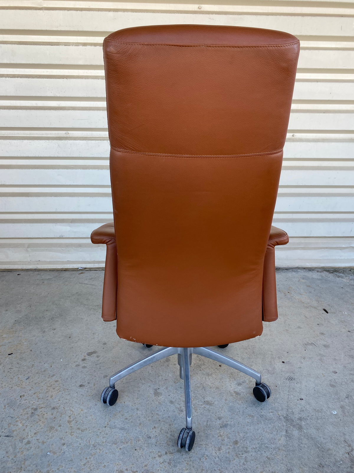 Fauteuil roulette cuir marron clair
