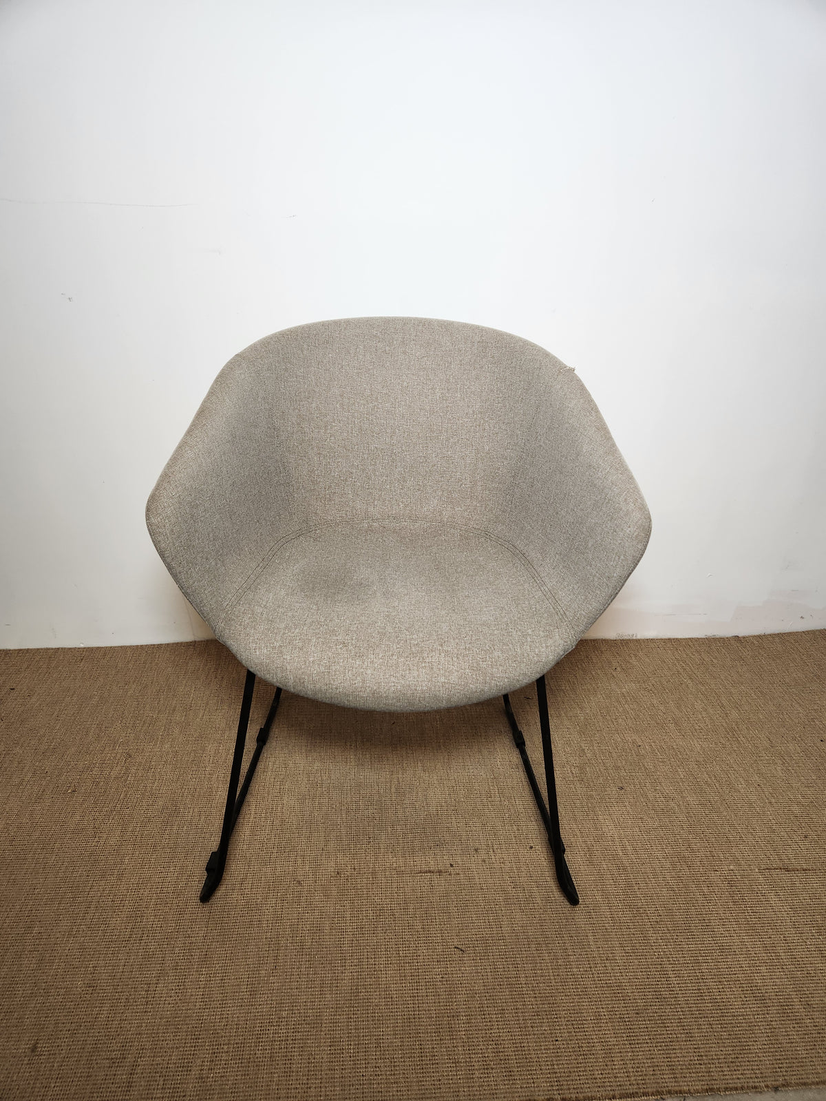 Chaise en tissu grise