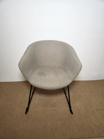 Chaise en tissu grise