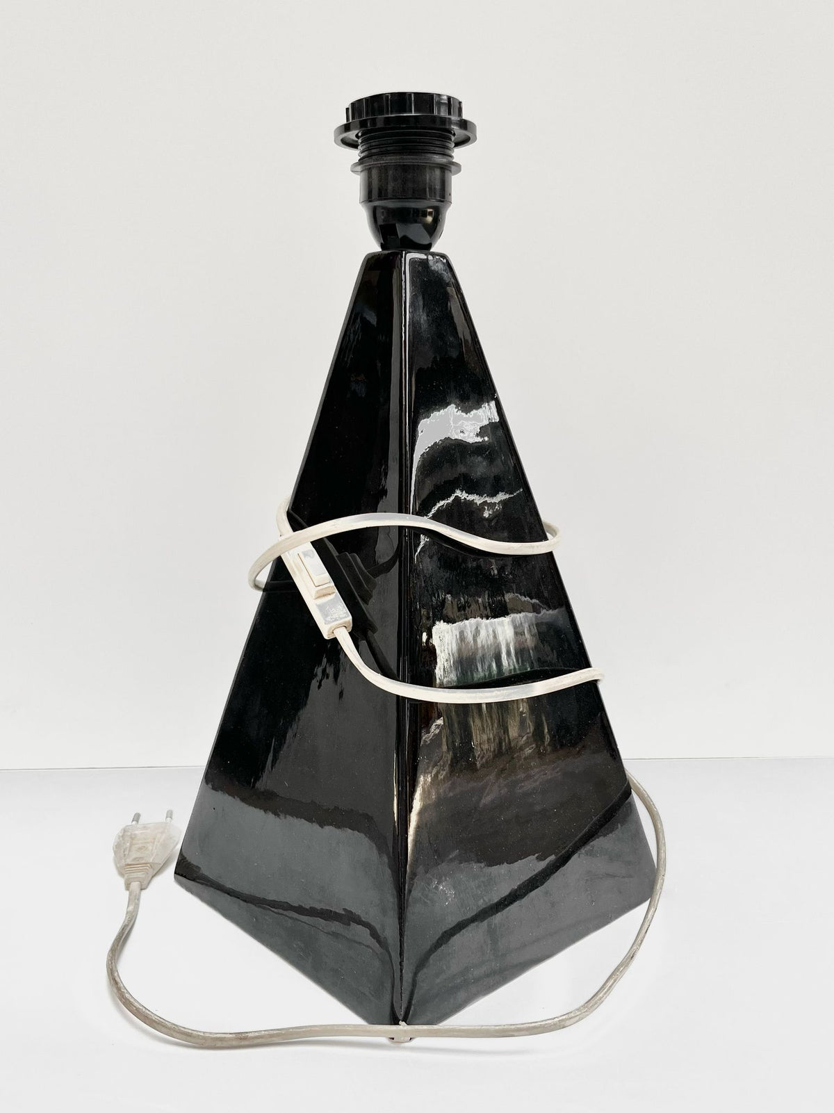Pied de lampe en céramique noire