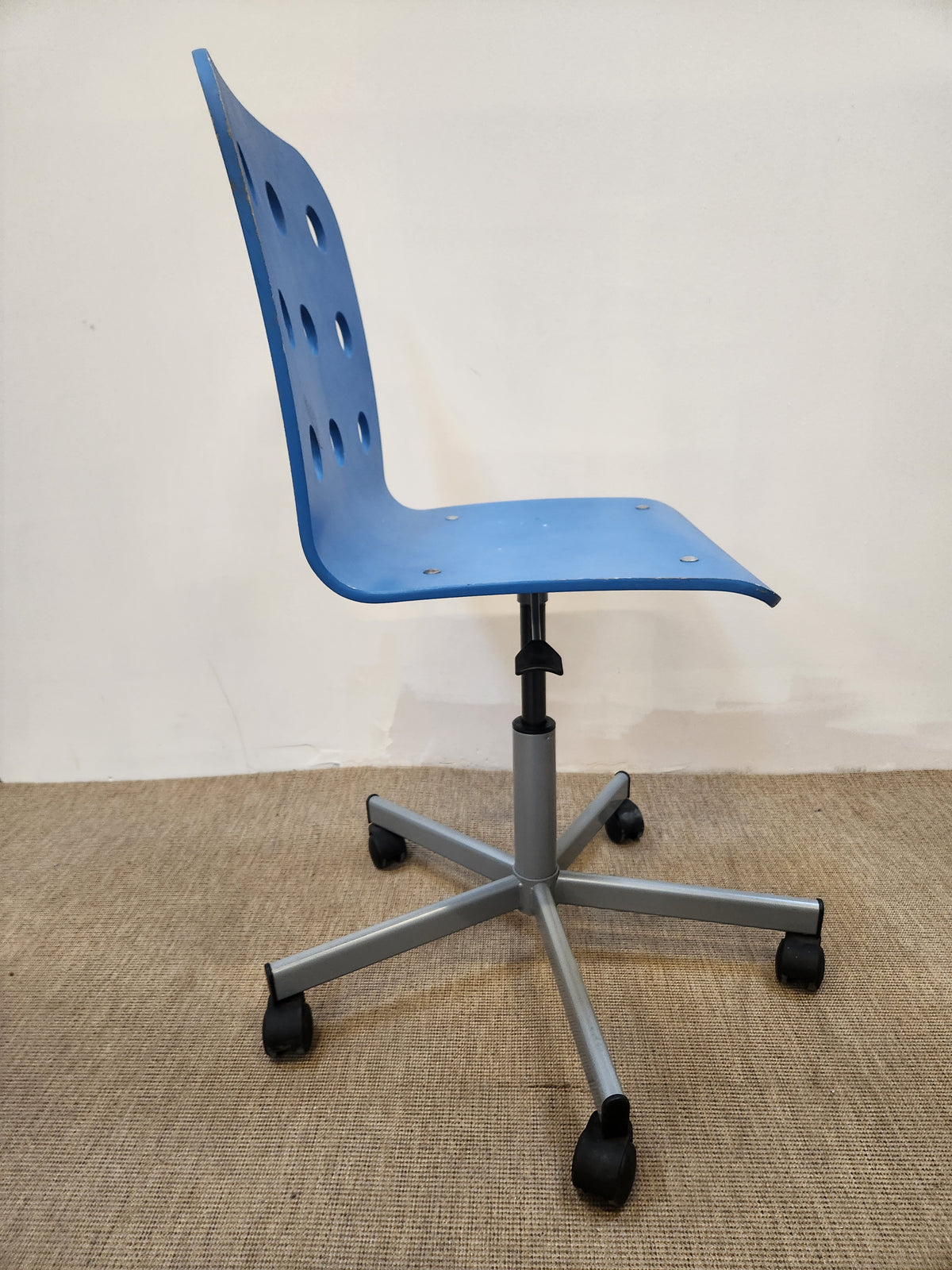 Chaise roulante bleu