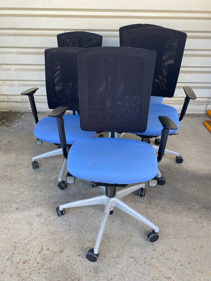 Chaises roulantes de bureau bleu