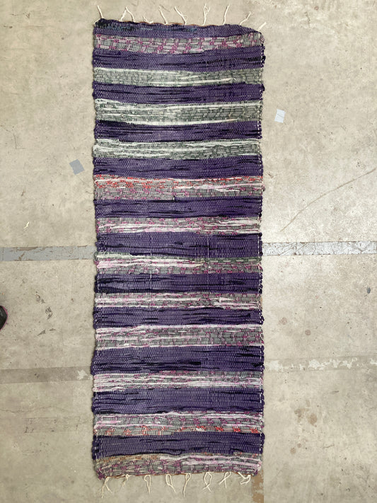 Tapis oriental rayé violet