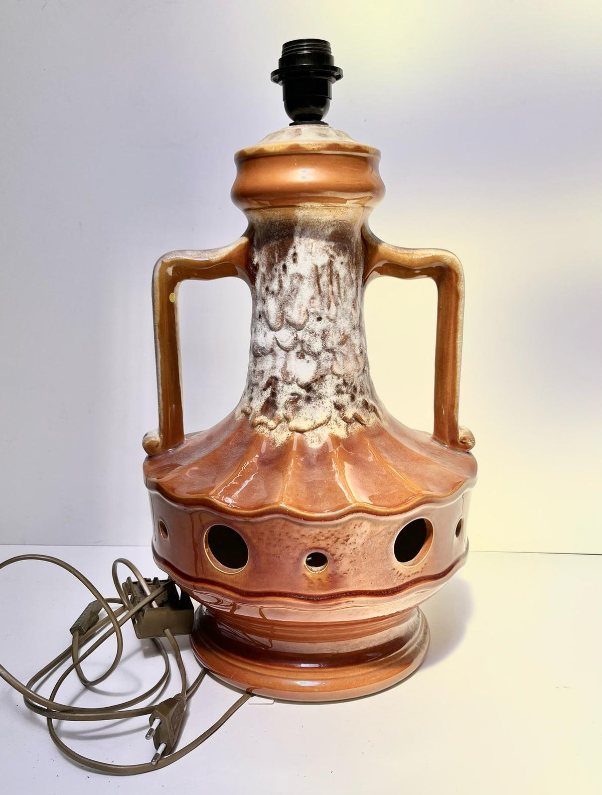 Pied de lampe en céramique marron