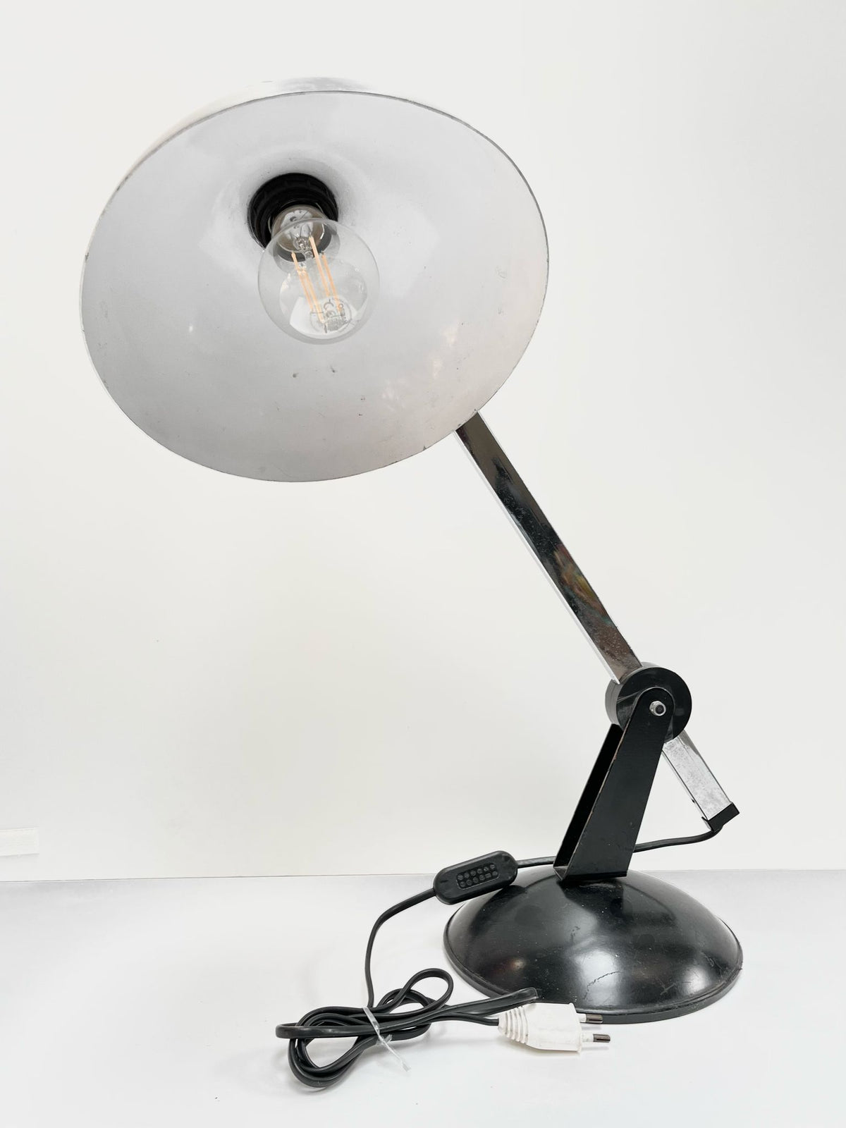 Lampe de bureau grise